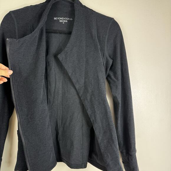 Beyond Yoga Jacket Womens Size XS Black‎ Off Set Zipper Athletic Running USA - Picture 6 of 12